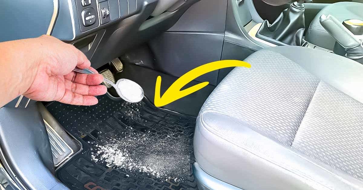 Pourquoi verser du bicarbonate de soude sur le tapis de la voiture ? L’astuce futée que tout le monde fait