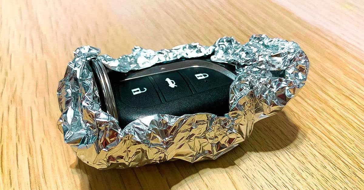 Mettre ses clés dans du papier aluminium vous évite le vol de votre voiture : voici comment