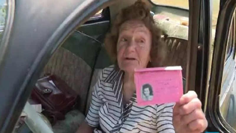 Cette femme âgée de 94 ans, conduit la même voiture depuis 1954