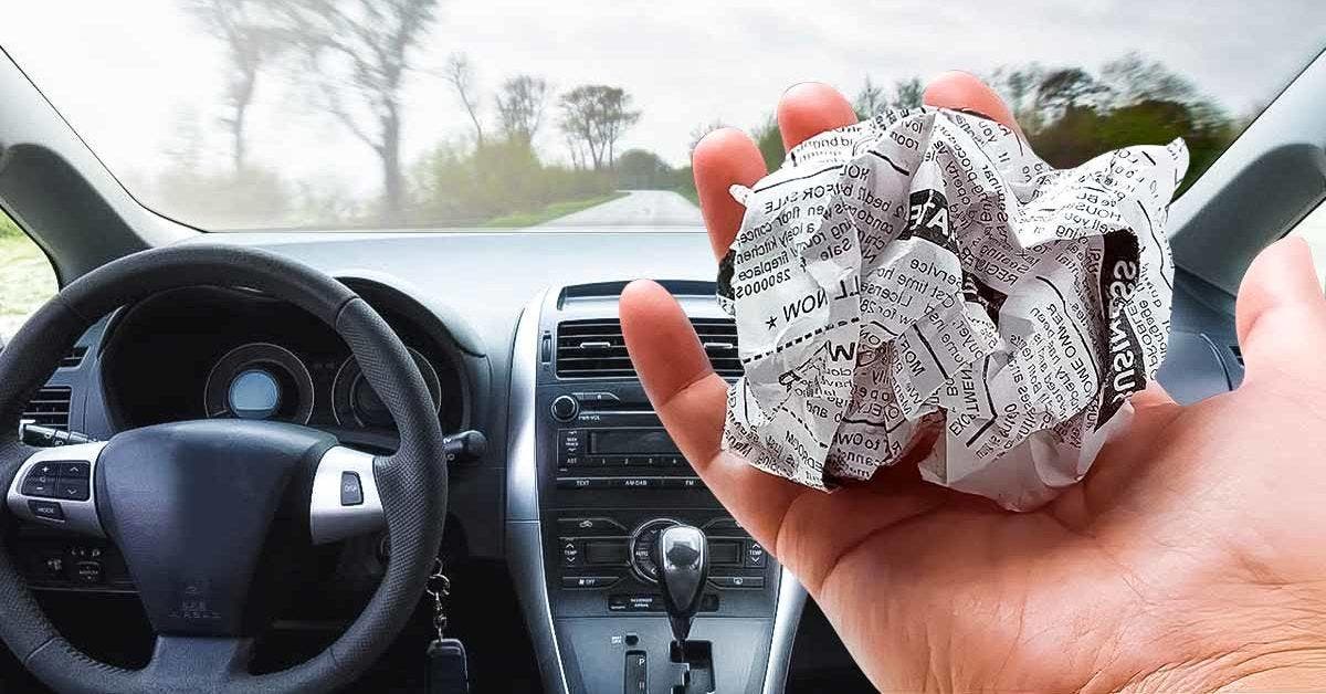 Pourquoi faut-il avoir une boule de papier journal dans la voiture ? Vous ne pourrez plus vous en passer
