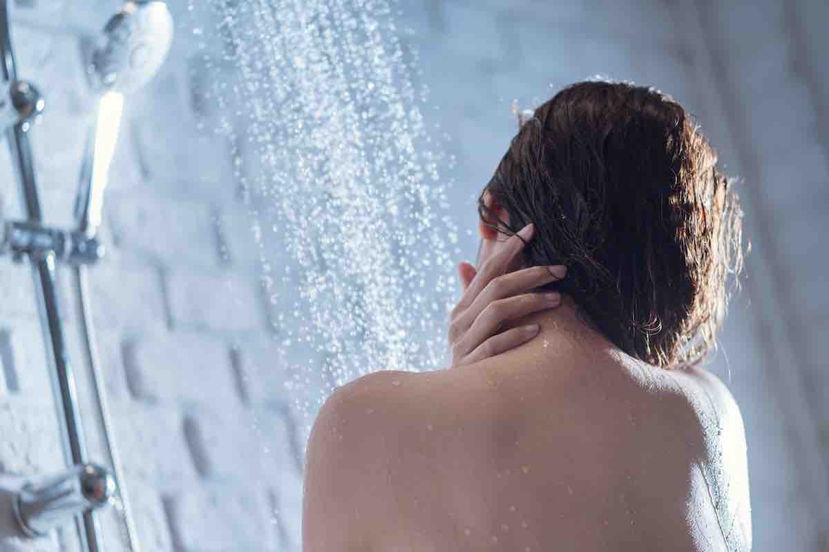 Pourriez-vous commencer à prendre des douches de seulement 4 minutes ? Voici quelques conseils pour y arriver