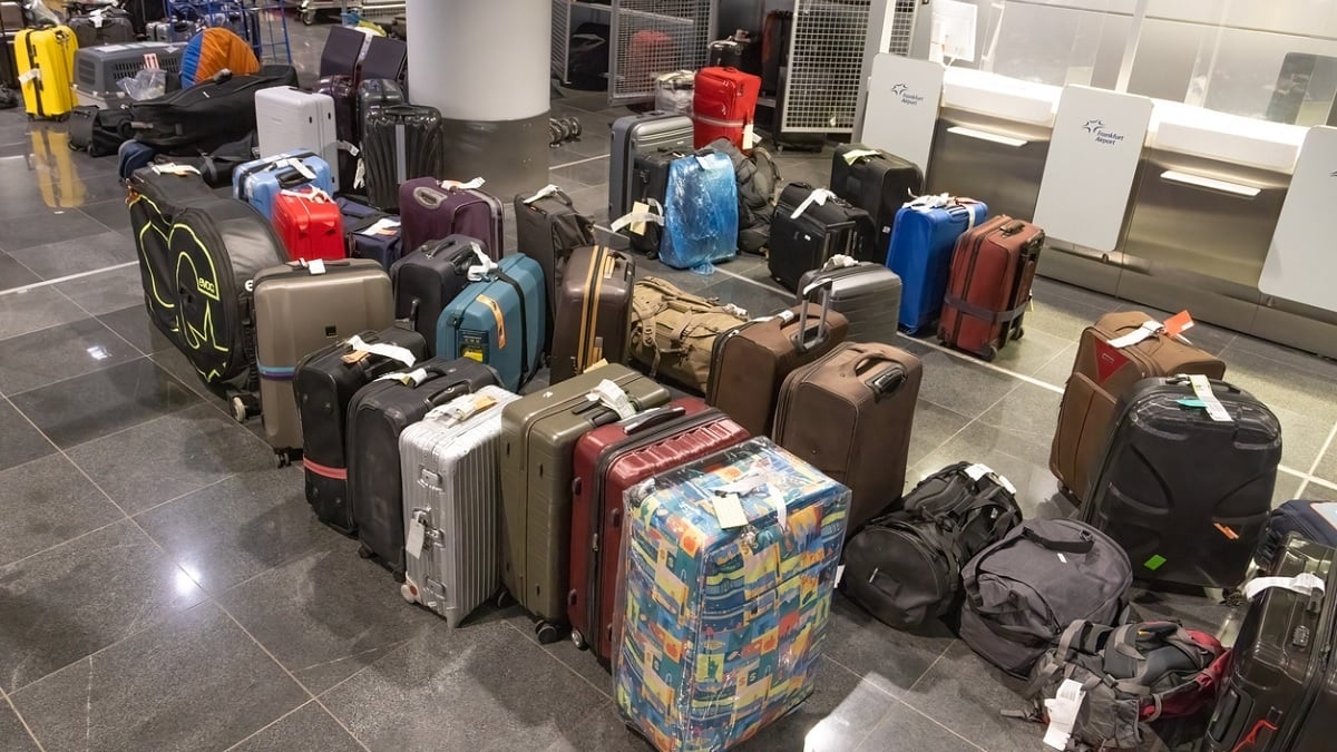 Savez-vous où finissent vos bagages perdus ? Ce magasin les revend à prix bradés