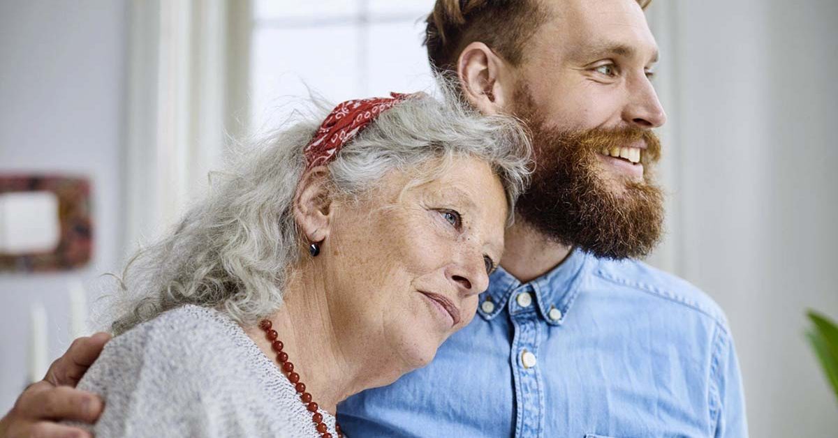 9 signes qui montrent que votre mari est un fils à maman