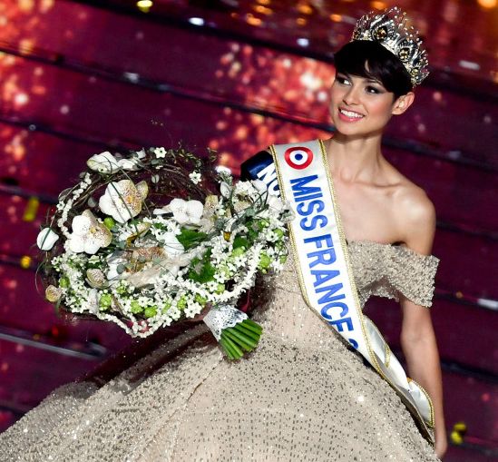 « Elle ressemble à… » : les internautes choqués par Miss France 2024, elle est le portrait craché de…