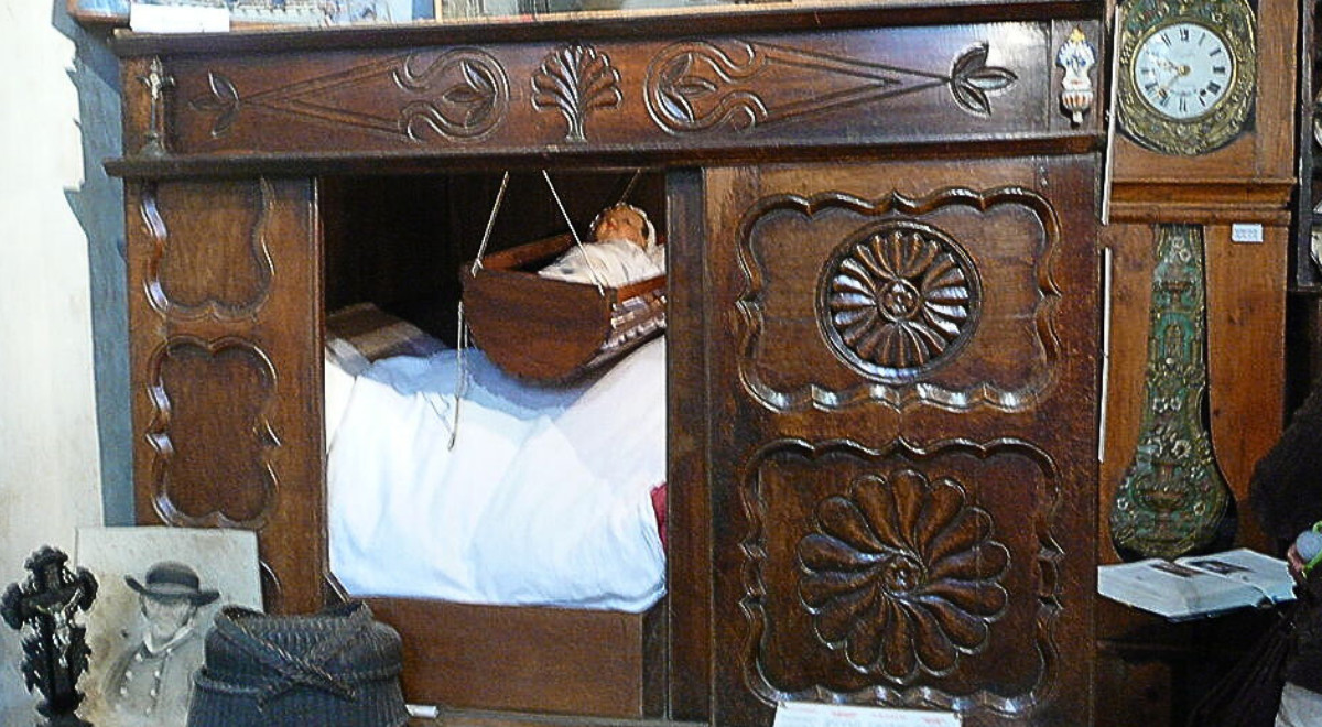 À la fin du Moyen Âge, les gens dormaient dans des armoires : comment faisaient-ils ?