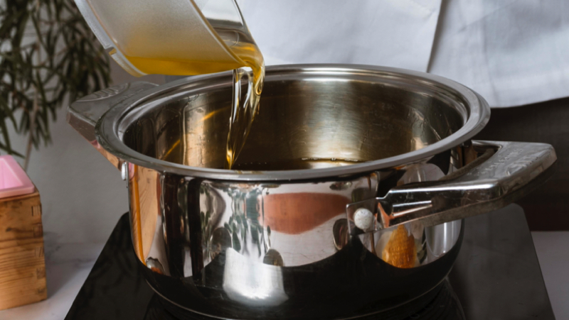 Comment se débarrasser de l’huile de cuisson usagée ?
