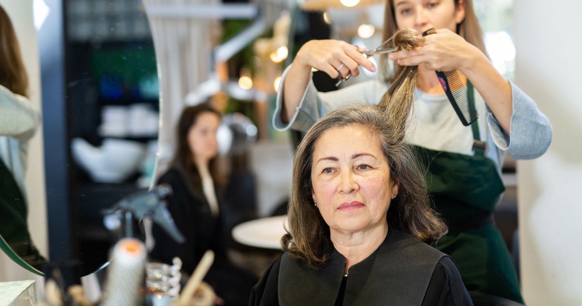 Coupe de cheveux après 60 ans : 4 astuces coiffure pour rajeunir toutes les visages