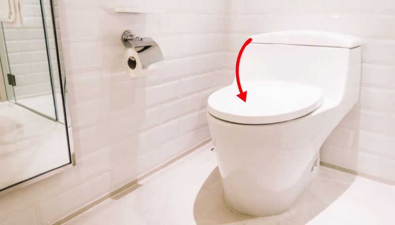 Pourquoi est-il important de fermer le couvercle des toilettes avant de tirer la chasse d’eau ?