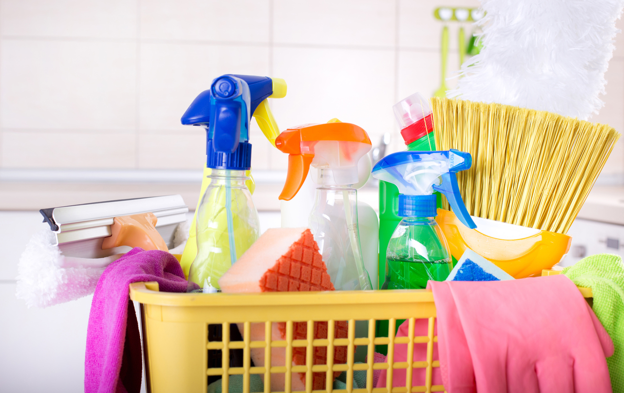 Les produits ménagers nettoient vos surfaces mais polluent votre air intérieur ! – Top Santé