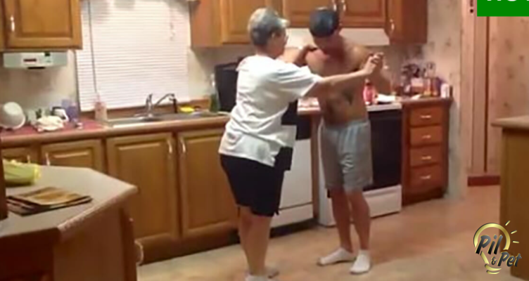 Le fils tenait la main de sa mère pendant que sa musique préférée commençait à jouer ; Regardez maintenant la danse virale devenue virale en ligne