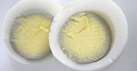 Pourquoi les jaunes d’œuf ont une auréole verte après la cuisson ?