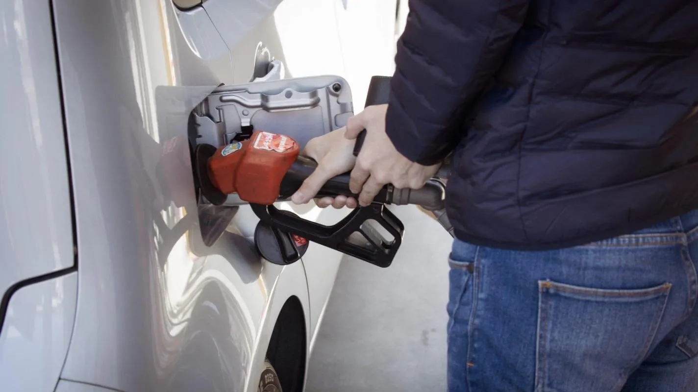 MAJEUR: Un expert annonce le retour de l’essence à 2$ du litre