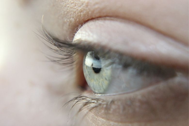 S’endormir sans retirer ses lentilles de contact ?